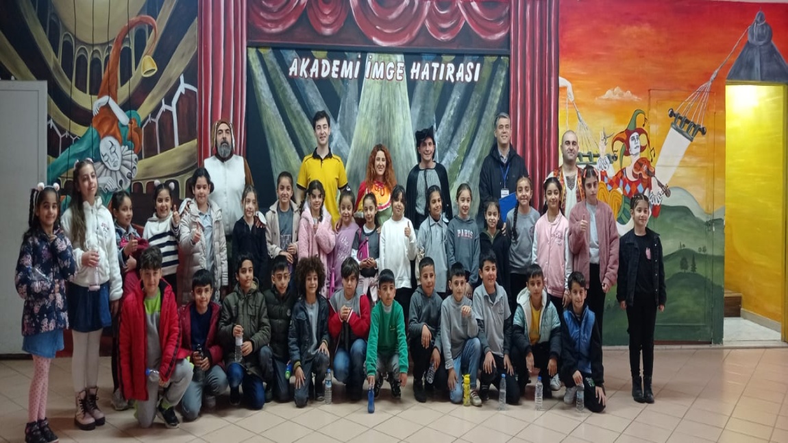 Öğrencilerimiz Gizemli Tiyatro oyununu izledikten sonra Kültür ve Turizm Bakanlığına bağlı Atatürk Evi 'ni ziyaret ettiler.